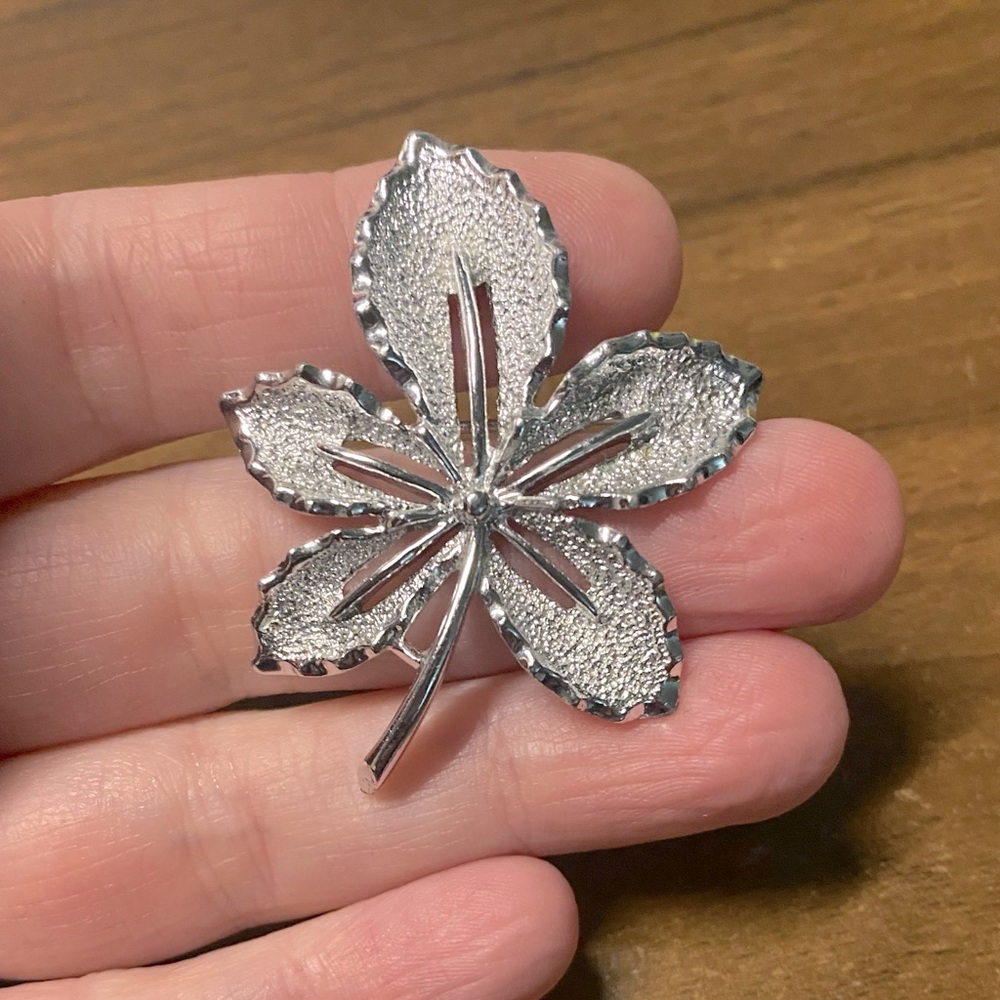 Vintage 1960’s Sarah Coventry Rhodium Joy Ivy Leaf Brooch